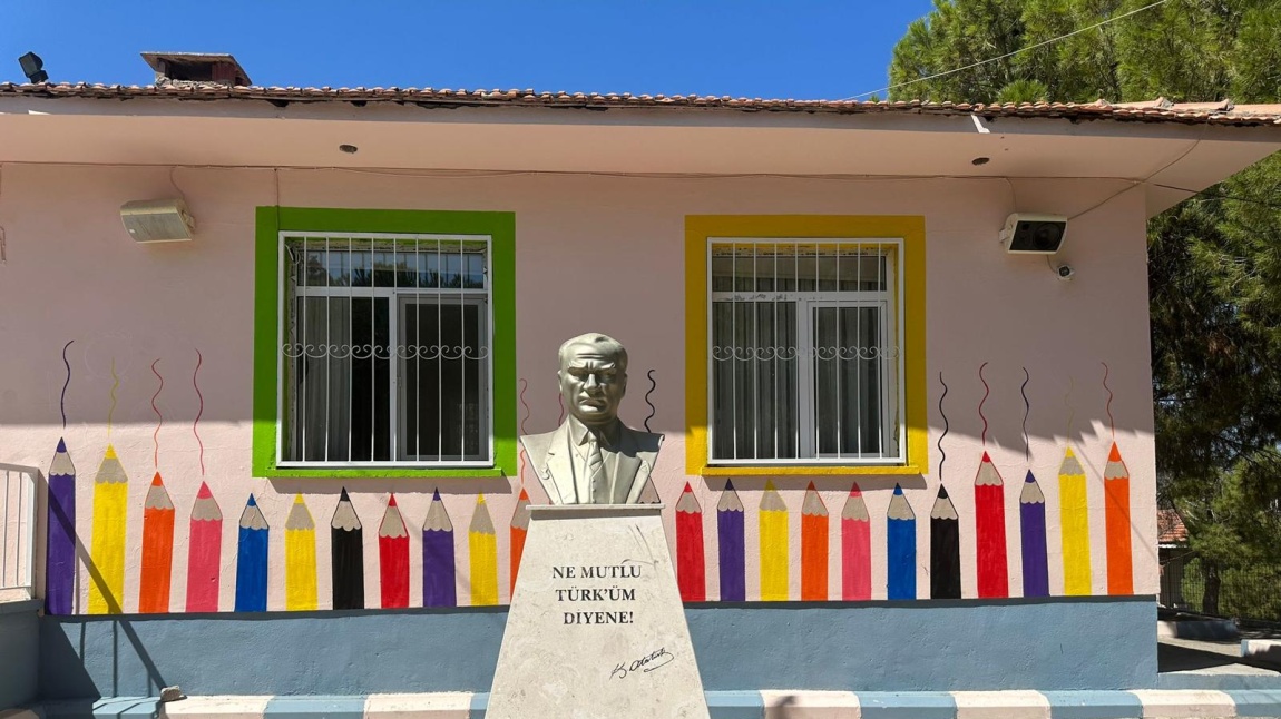 YENİLENEN OKULUMUZDAN RENGARENK GÖRÜNTÜLER